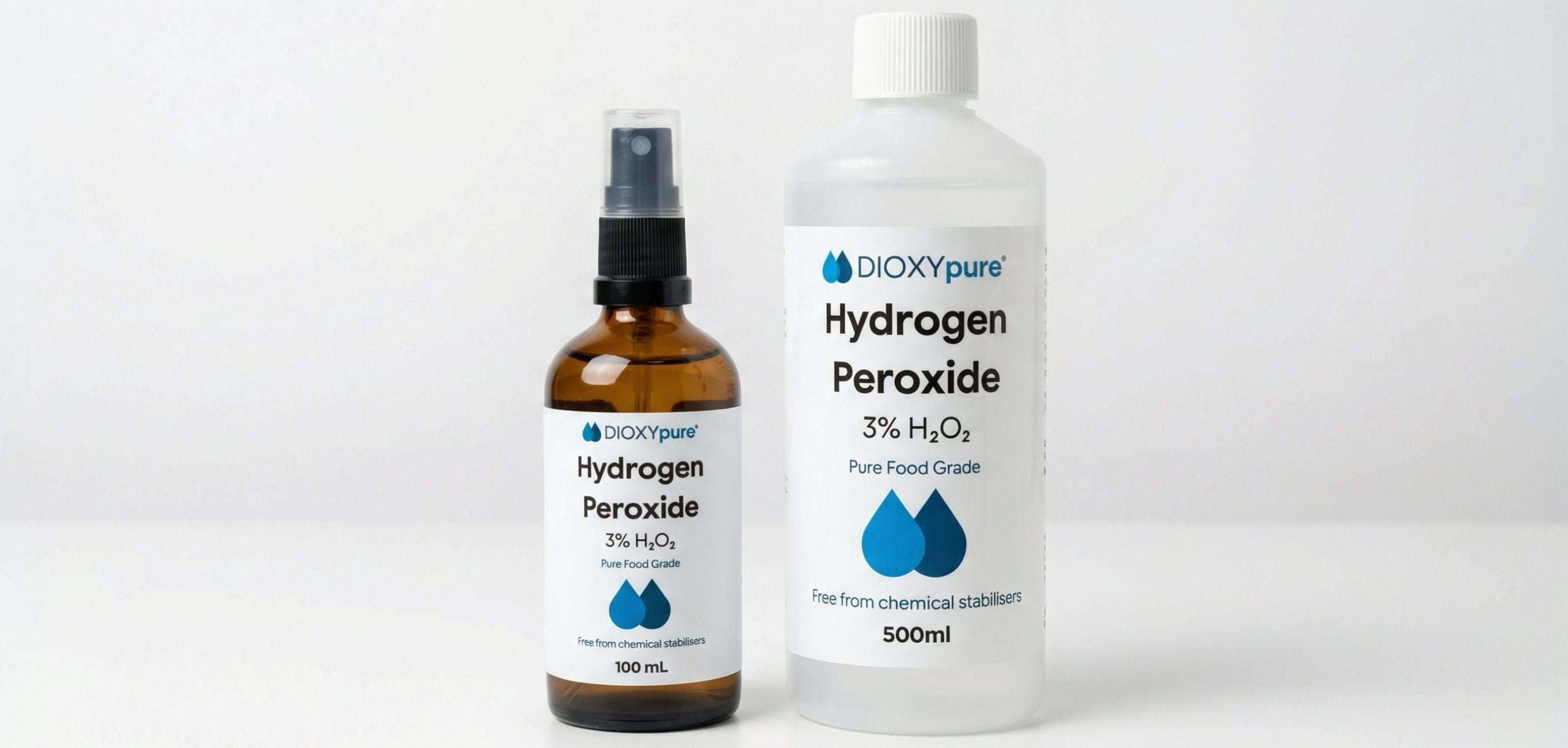 Deux flacons de peroxyde d’hydrogène pur 3% pour hygiène, 100 ml et 500 ml, sur fond blanc.