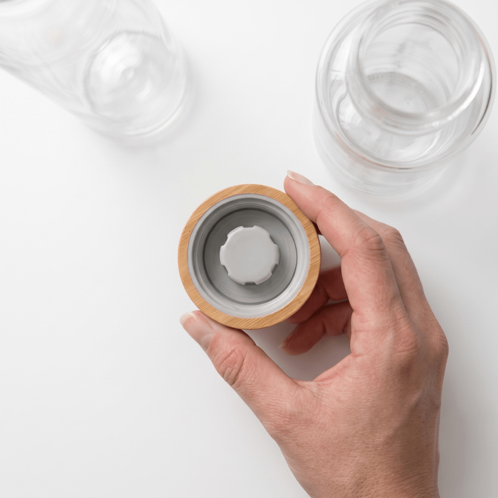 Botella de vidrio de 500 ml – Tapón de bambú y funda protectora